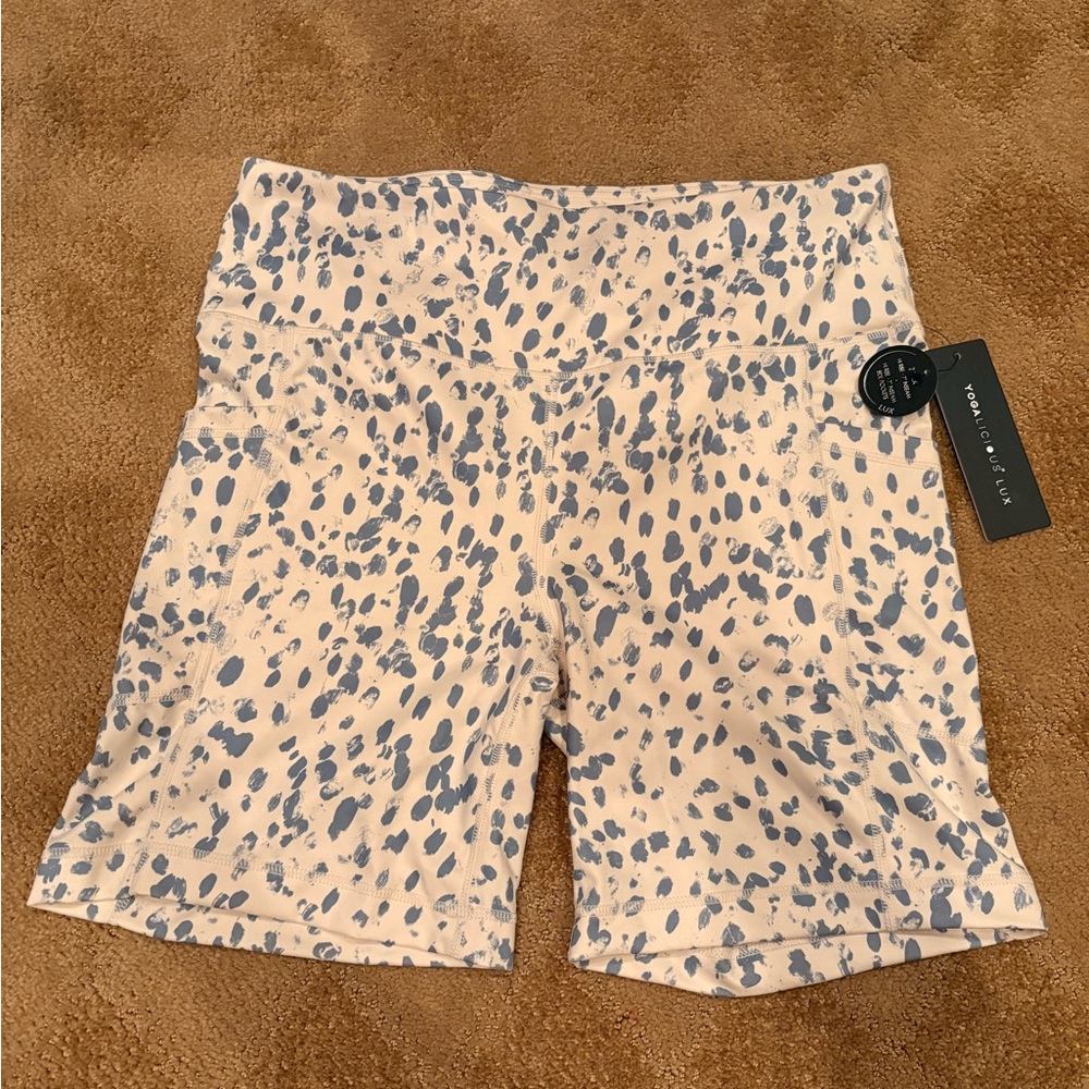 Yogalicious Cream and Gray Patterned Bike Shorts